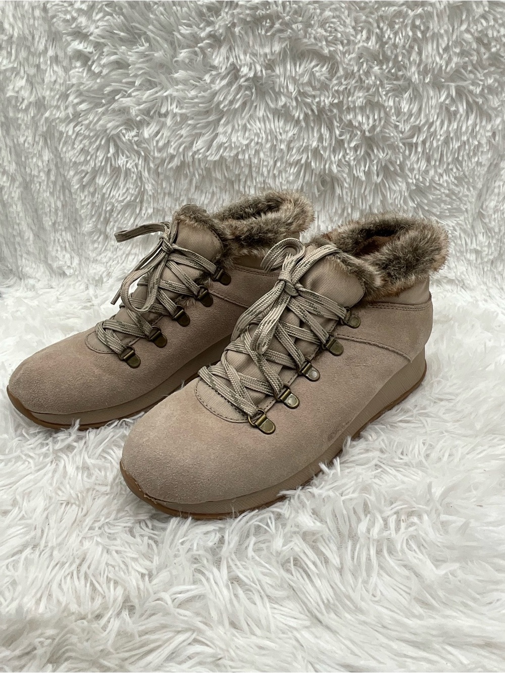 BareTraps Grazi Boots Size 9.5 Taupe Lace-Up Faux-Fur Trim Ankle Suede